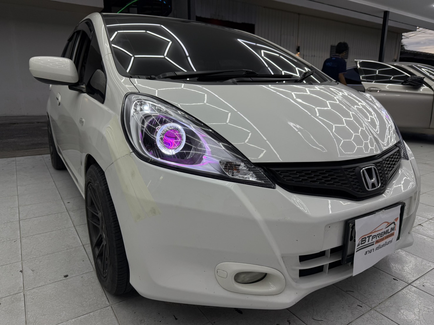 🚗 คัมภีร์ฉบับสมบูรณ์: การเลือกซื้อและติดตั้งไฟโปรเจคเตอร์รถยนต์ LED (Bi-LED) ปี 2026